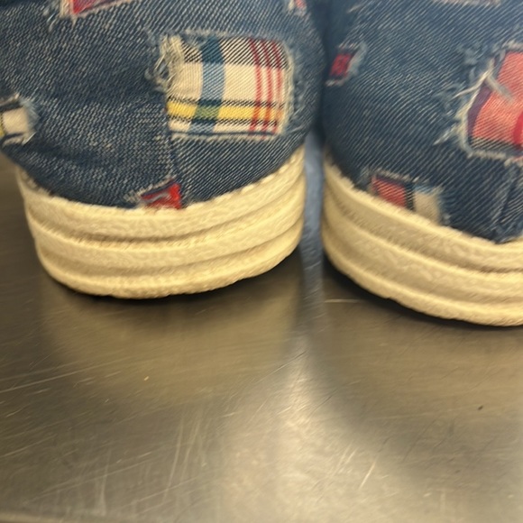 Hylianz Shoes gentle used size 8. Super cute patches for stay and design. #346 - Picture 7 of 8